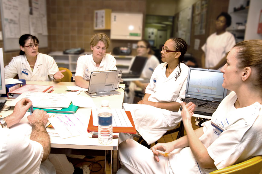 Événements indésirables graves associés aux soins : professionnels et acteurs institutionnels peuvent s’impliquer davantage
