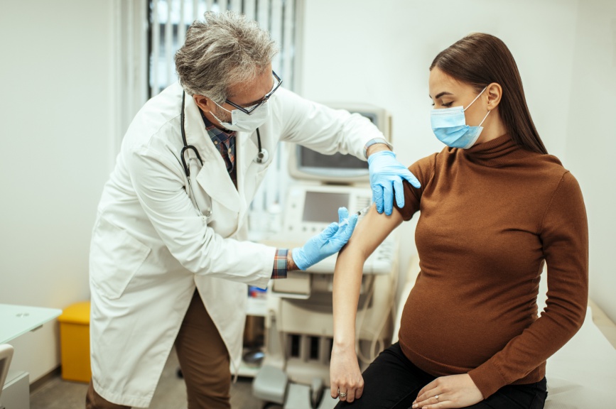 Coqueluche : vacciner la femme enceinte pour protéger le nouveau-né